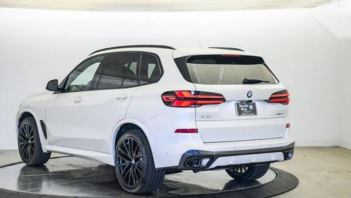 Mineral White Metallic 2026 BMW X5 sDrive40i