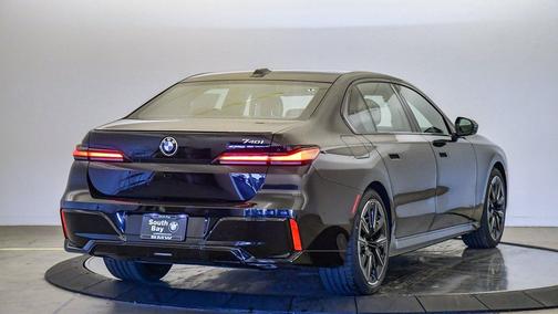 2026 BMW 740 740i