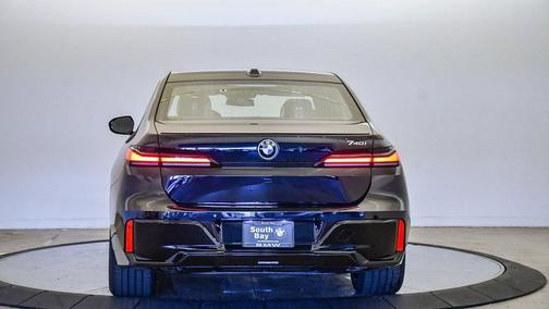 2026 BMW 740 740i