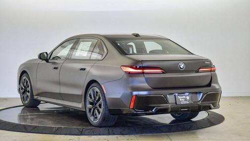 2026 BMW 740 i
