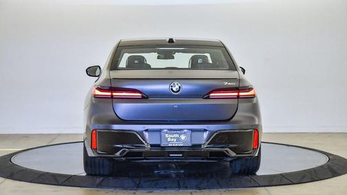 2026 BMW 740 i