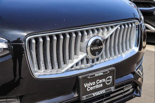 Onyx Black 2025 Volvo XC90 B6 Plus 7-Seater