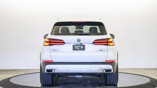 Mineral White Metallic 2026 BMW X5 sDrive40i