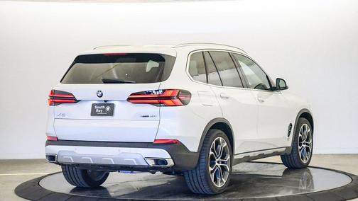 Mineral White Metallic 2026 BMW X5 sDrive40i