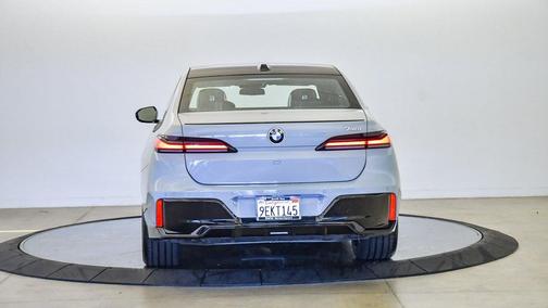 2023 BMW 740 i