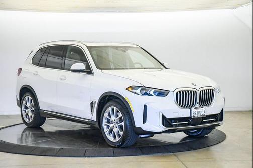Alpine White 2024 BMW X5 xDrive40i