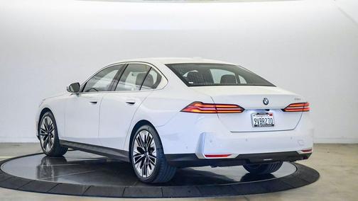 Alpine White 2026 BMW 530 530i