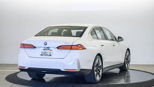 Alpine White 2026 BMW 530 530i
