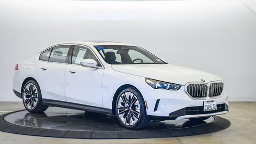 Alpine White 2026 BMW 530 530i