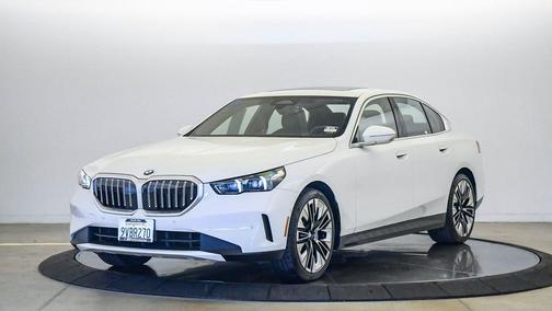 Alpine White 2026 BMW 530 530i