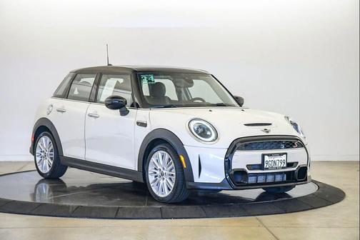 White Metallic 2024 MINI Hardtop Cooper S
