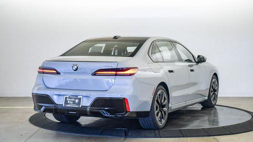 Brooklyn Grey Metallic 2026 BMW 740 740i