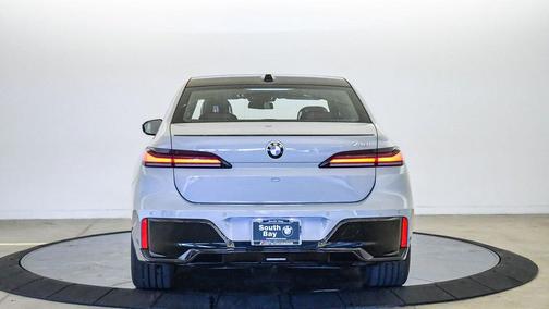 Brooklyn Grey Metallic 2026 BMW 740 740i