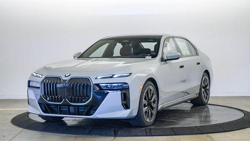 Brooklyn Grey Metallic 2026 BMW 740 740i