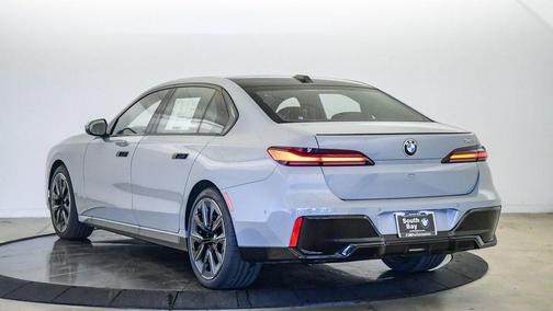 Brooklyn Grey Metallic 2026 BMW 740 740i