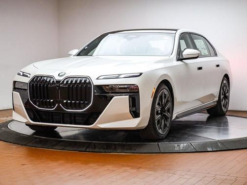 Mineral White Metallic 2026 BMW 740 740i