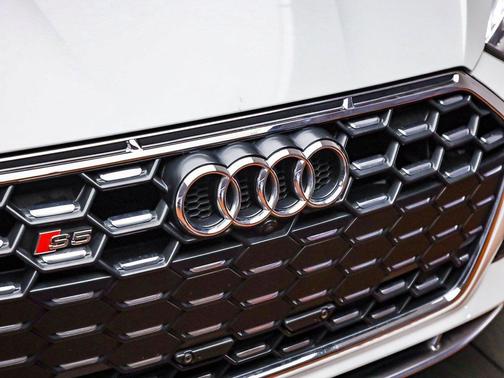 Glacier White Metallic/Black Roof 2022 Audi S5 Premium Plus TFSI quattro Tiptronic