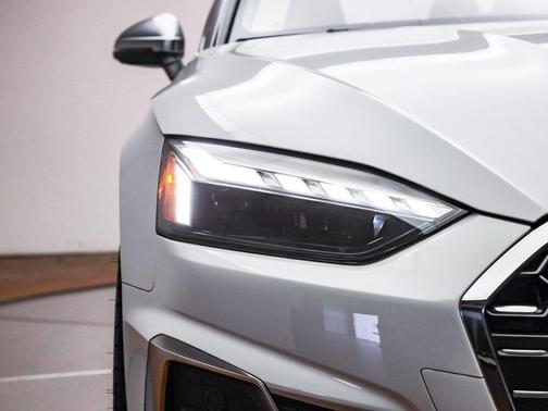Glacier White Metallic/Black Roof 2022 Audi S5 Premium Plus TFSI quattro Tiptronic