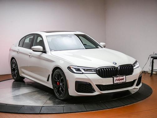 Alpine White 2023 BMW 540 i