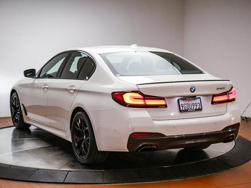 Alpine White 2023 BMW 540 i
