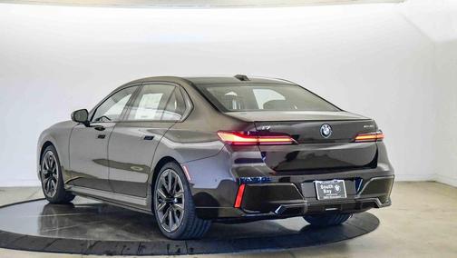 Black Sapphire Metallic 2026 BMW i7 xDrive60