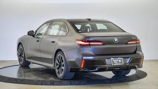 2026 BMW 740 i