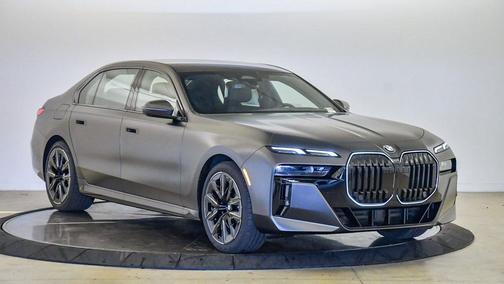 2026 BMW 740 i
