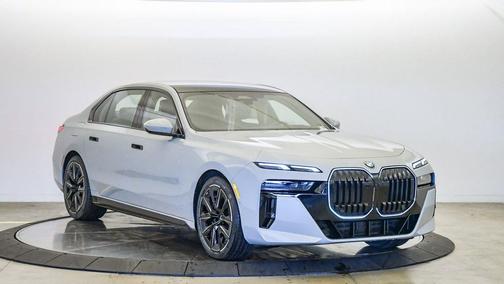 2026 BMW 740 740i