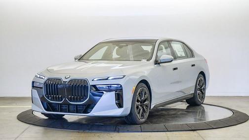 2026 BMW 740 740i