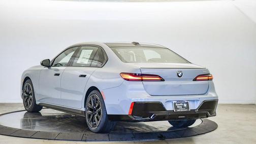 2026 BMW 740 740i