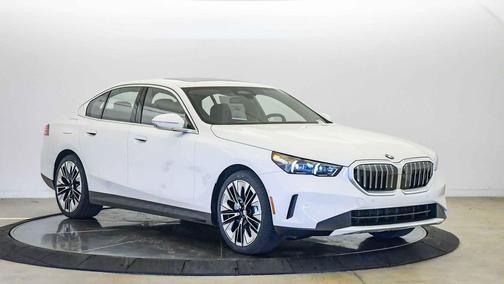 Alpine White 2026 BMW 530 530i