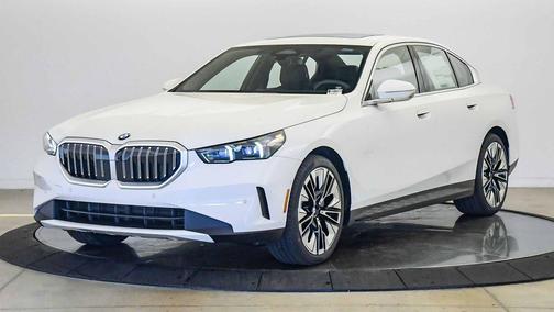 Alpine White 2026 BMW 530 530i