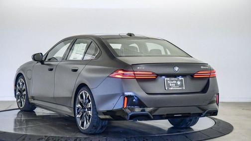 Frozen Deep Grey 2026 BMW 550e xDrive