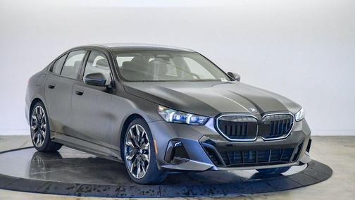 Frozen Deep Grey 2026 BMW 550e xDrive