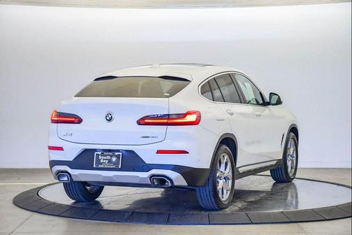 2023 BMW X4 xDrive30i