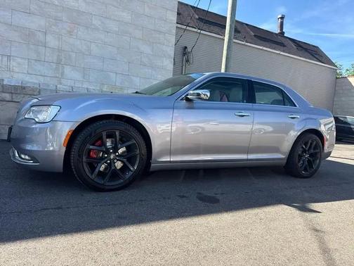 Gray 2018 Chrysler 300 Limited