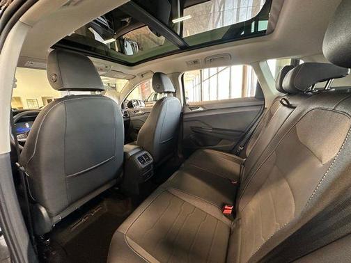 2025 Volkswagen Taos 1.5T SE Black