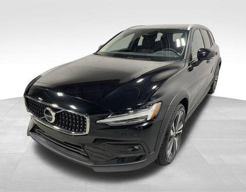 2023 Volvo V60 Cross Country B5 Plus