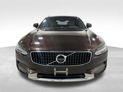 2017 Volvo V90 Cross Country T6
