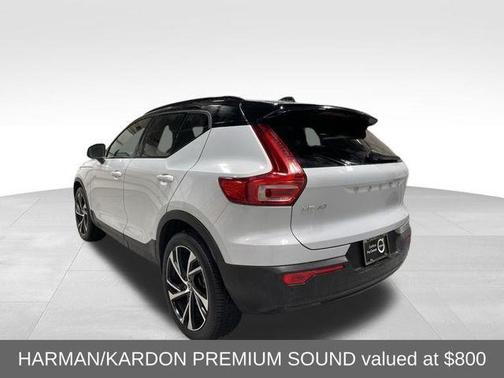 2022 Volvo XC40 T5 R-Design