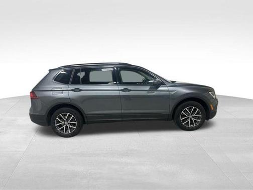 Platinum Gray Metallic 2019 Volkswagen Tiguan 2.0T SE