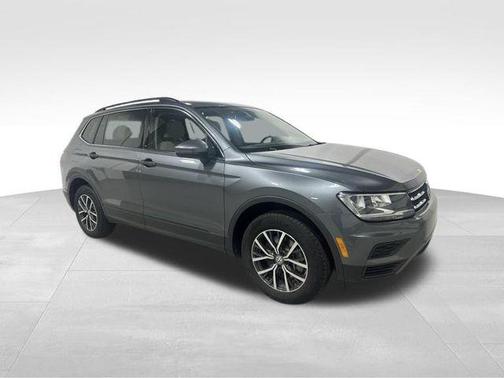 Platinum Gray Metallic 2019 Volkswagen Tiguan 2.0T SE