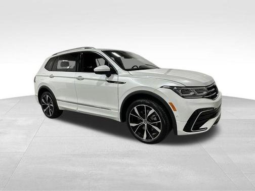 Opal White Pearl Effect 2024 Volkswagen Tiguan 2.0T SEL R-Line