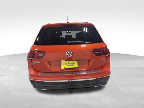 Habanero Orange Metallic 2018 Volkswagen Tiguan 2.0T SE