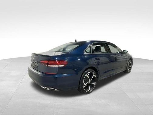 2022 Volkswagen Passat 2.0T R-Line