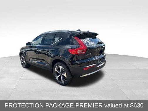 2024 Volvo XC40 B5 Plus Bright Theme