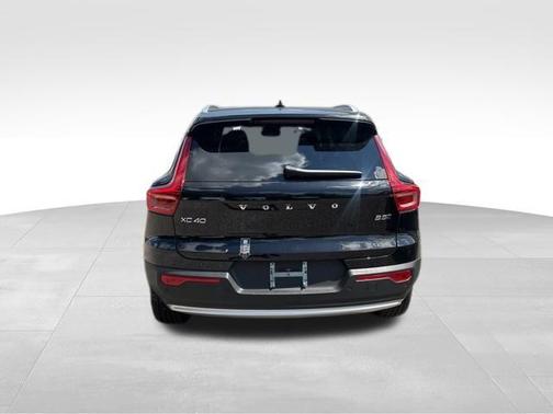 2024 Volvo XC40 B5 Plus Bright Theme