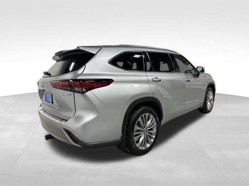 2021 Toyota Highlander Hybrid Platinum