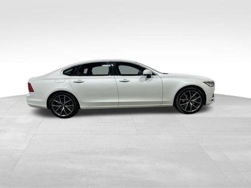 2018 Volvo S90 T5 Momentum
