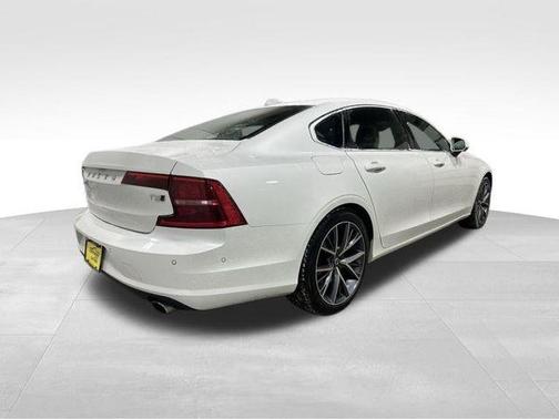 2018 Volvo S90 T5 Momentum